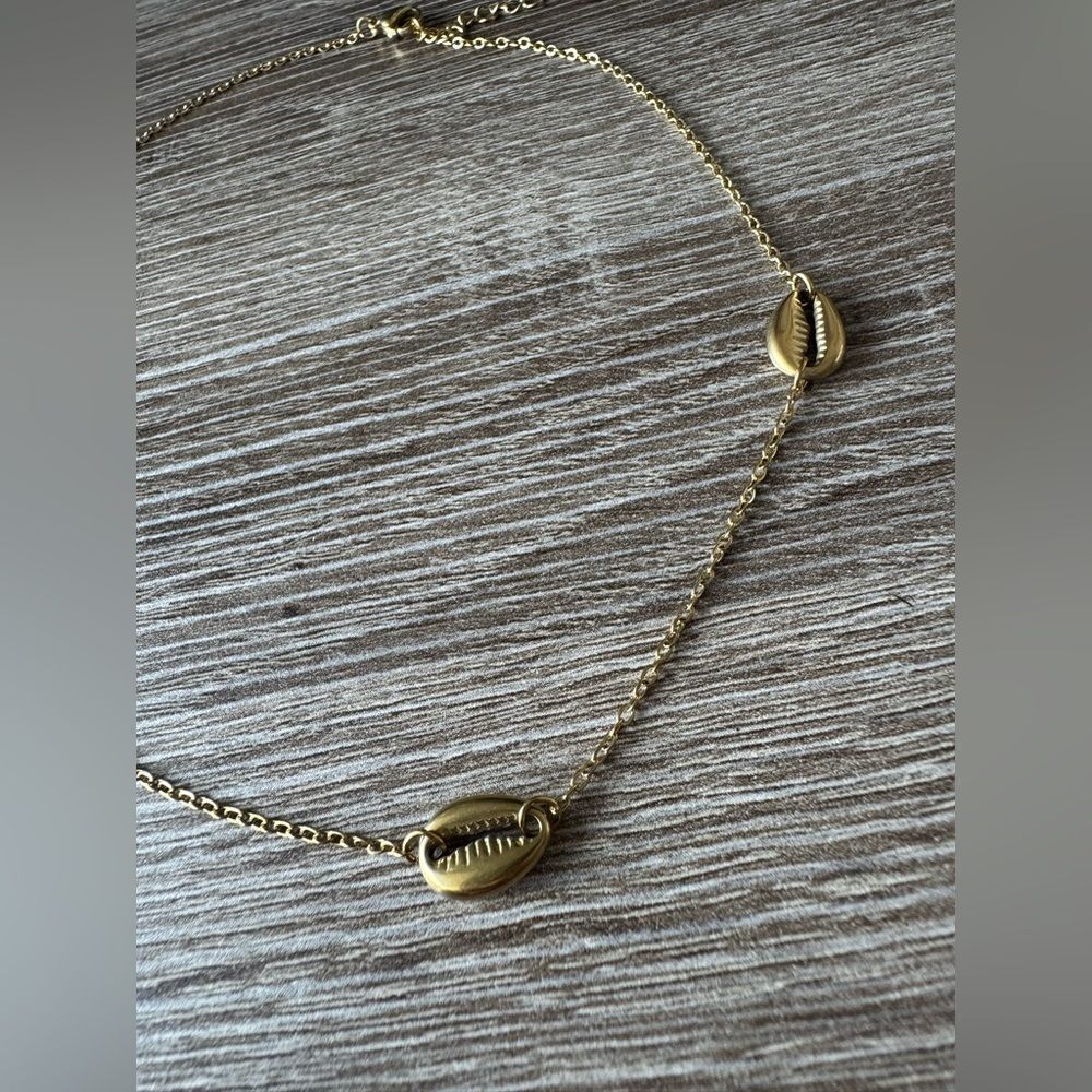 Gold Shell Necklace N932 - Picture 4 of 6